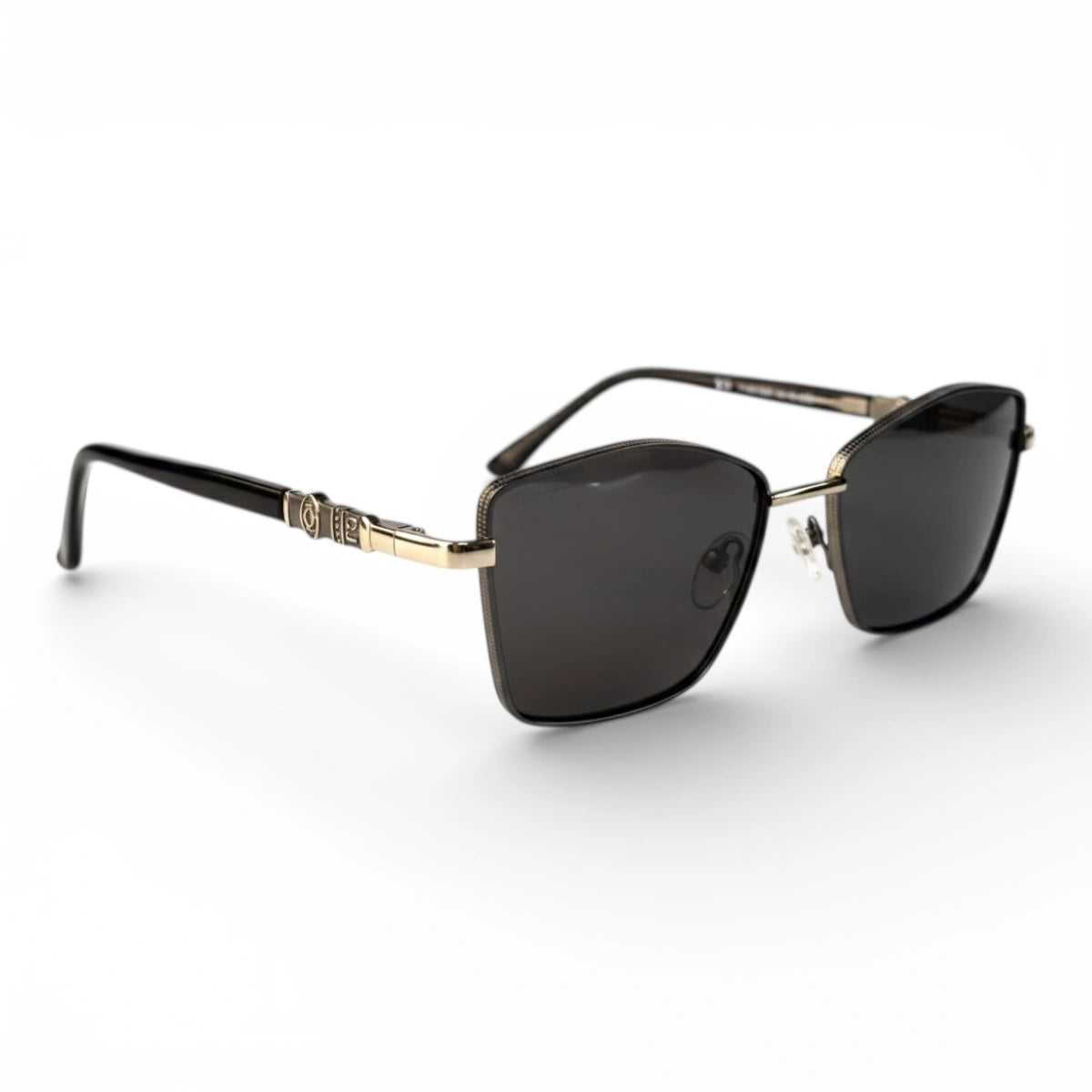 The ‘Regent’ Geometric Sunglasses | Textured Gunmetal / Black mirrored right-facing angle