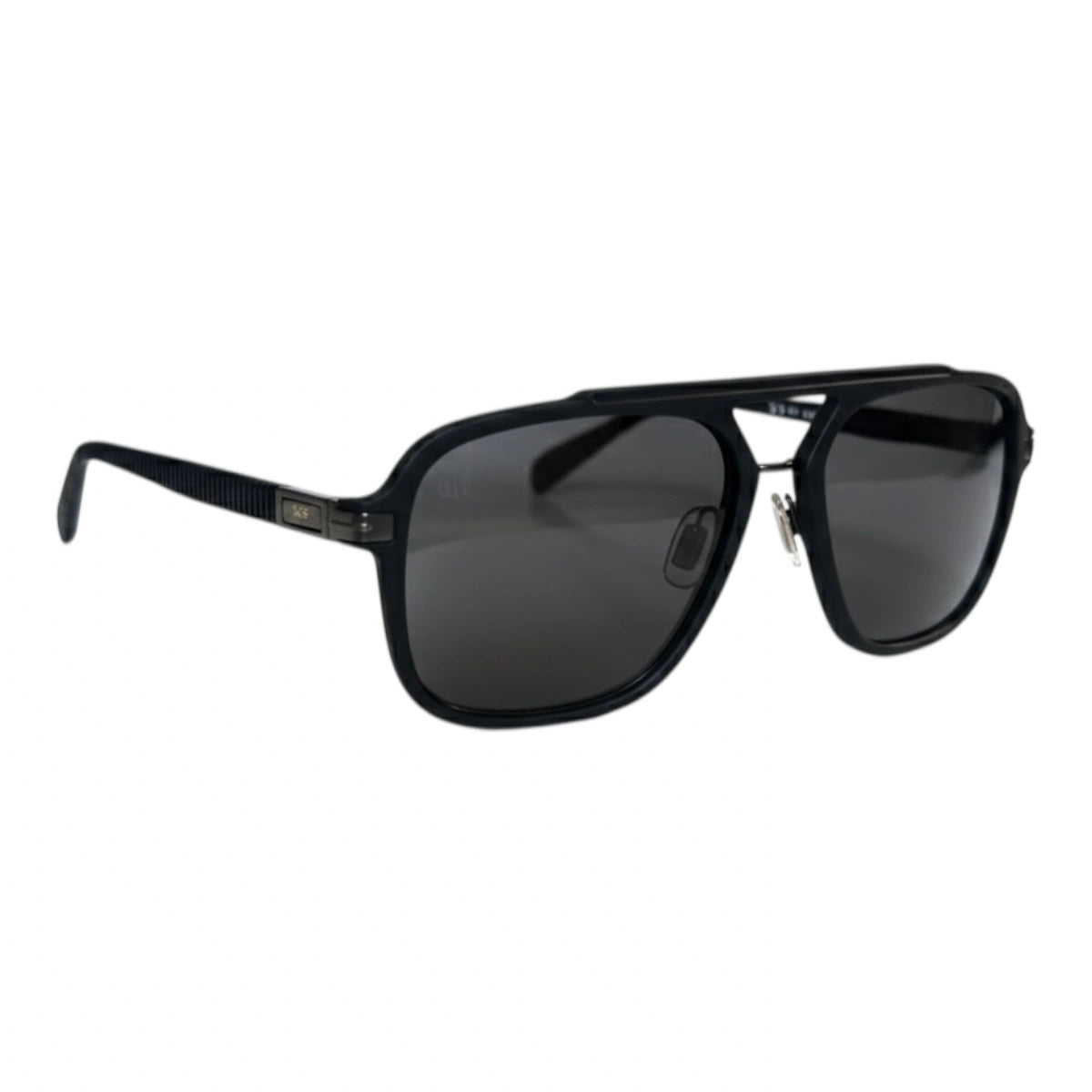 The ‘Commander’ Aviator Sunglasses | Matte Black / Solid Grey mirrored right-facing angle