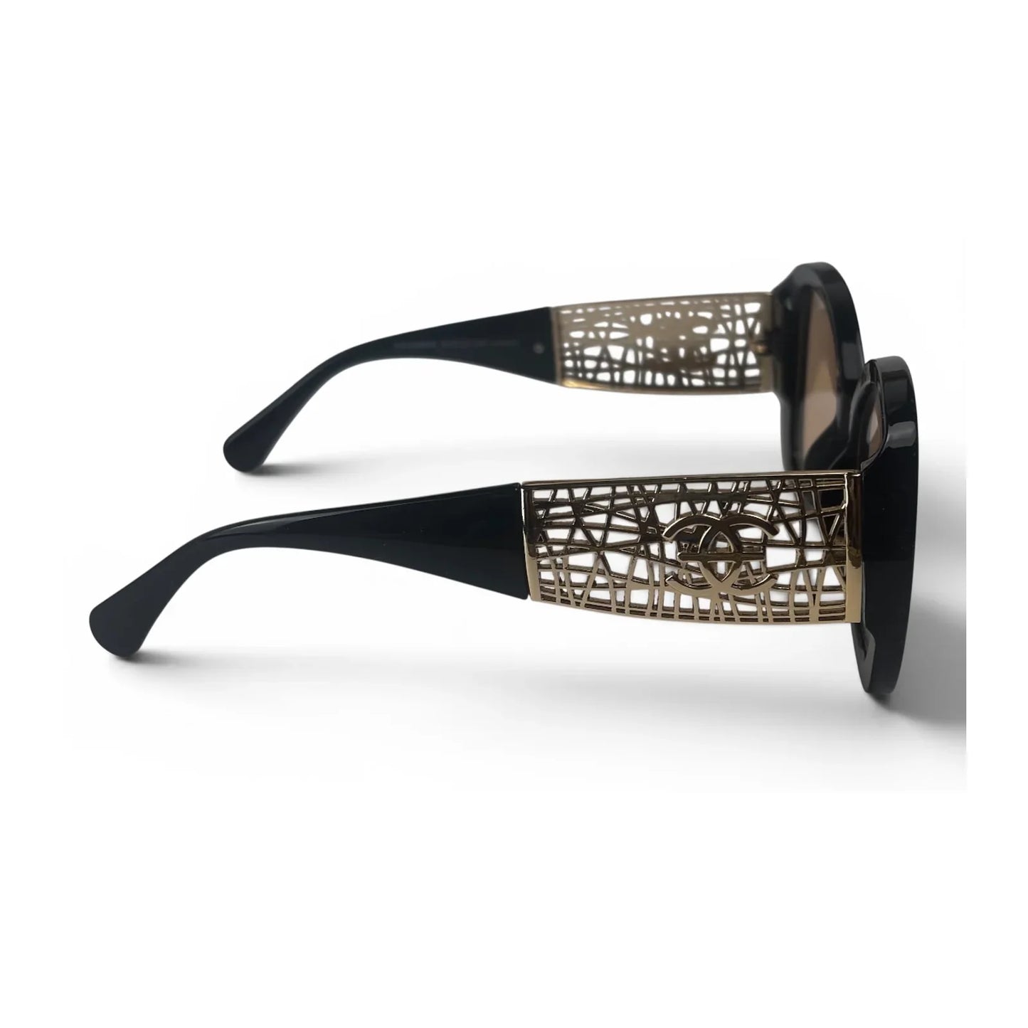 The Filigree oversized round sunglasses in black gold with brown lenses, side view