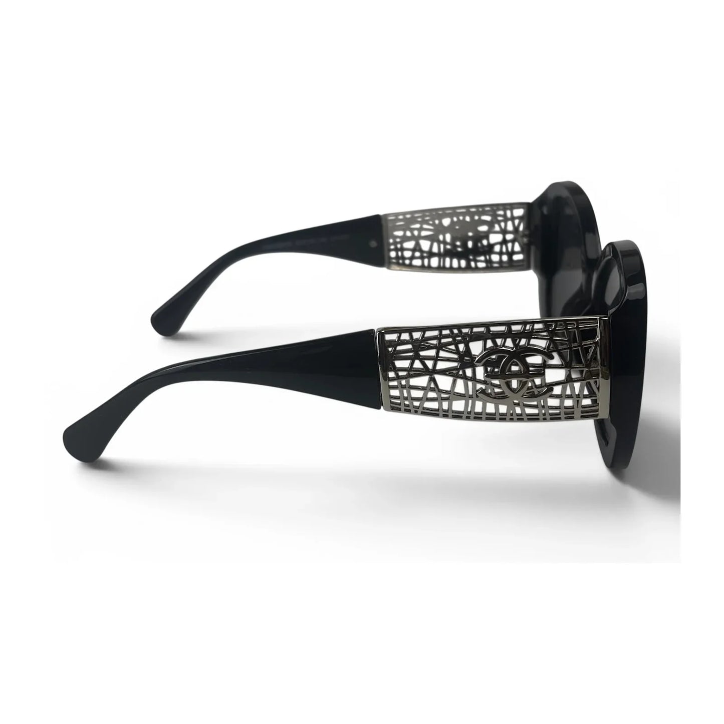 The Filigree oversized round sunglasses in black silver with dark gray lenses, side view